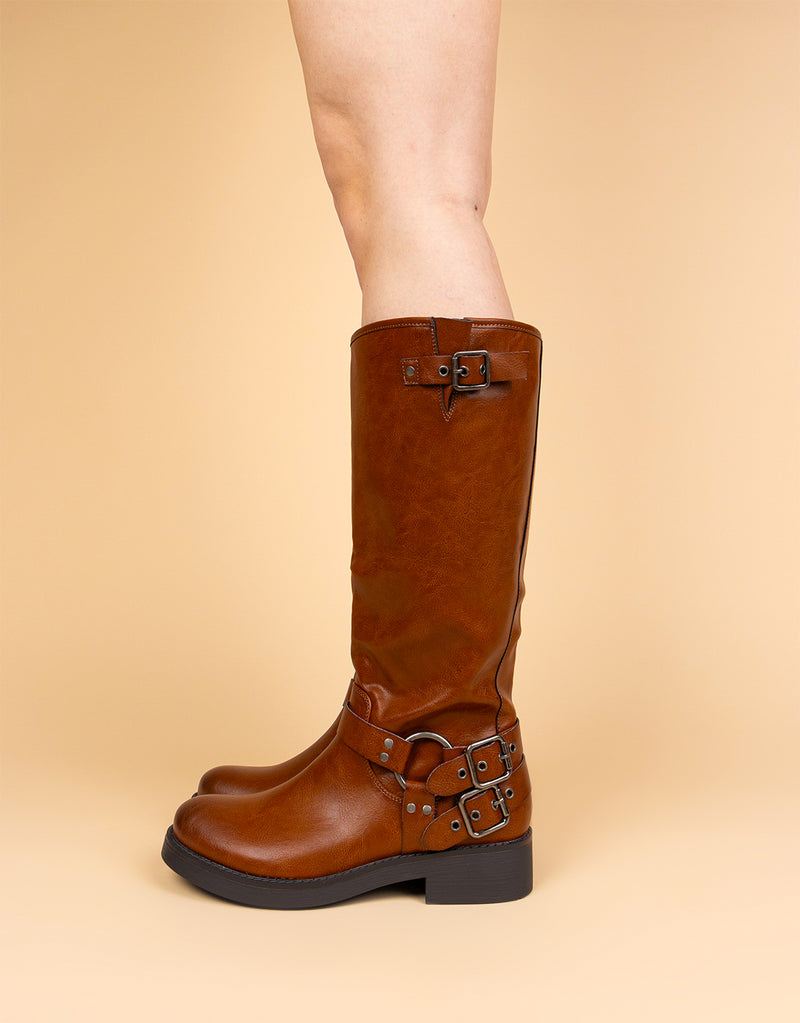 Buckle detail boots