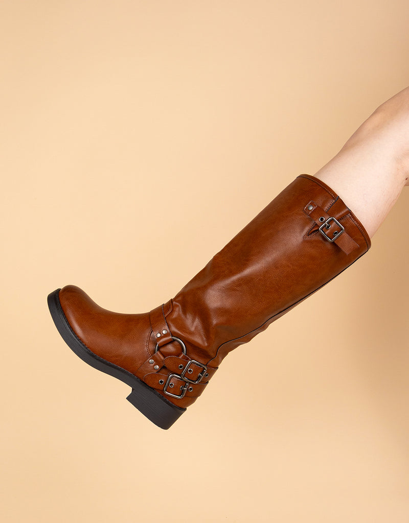 Buckle detail boots