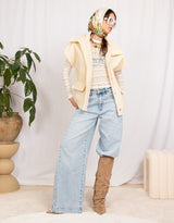 Fluffy sleeveless high collar jacket