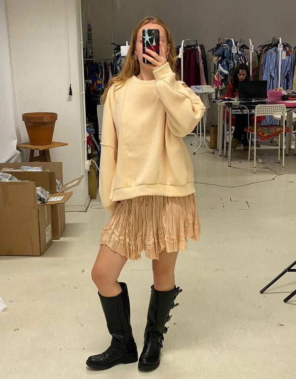 Cut out shoulder detail sweater
