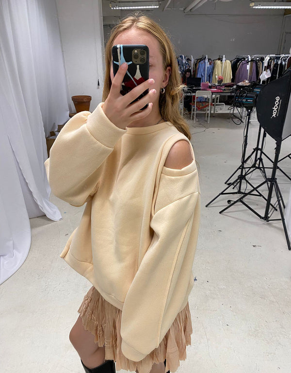 Cut out shoulder detail sweater