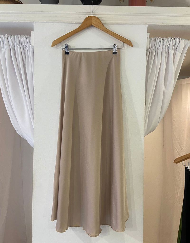 Flowy midi skirt