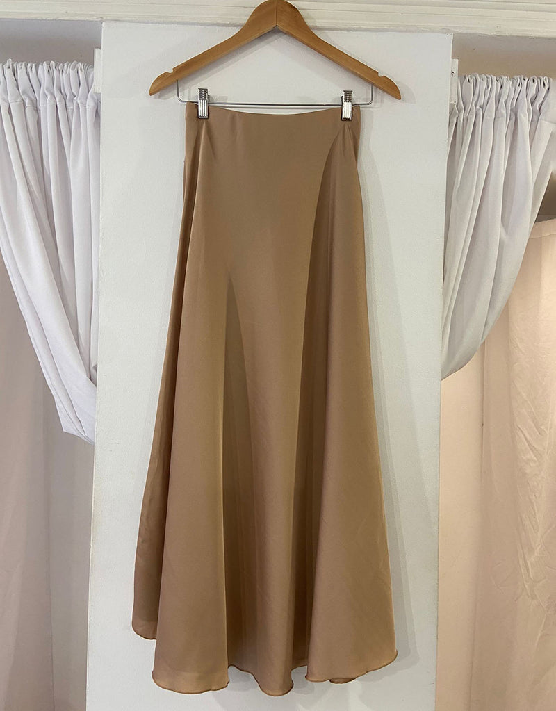 Flowy midi skirt