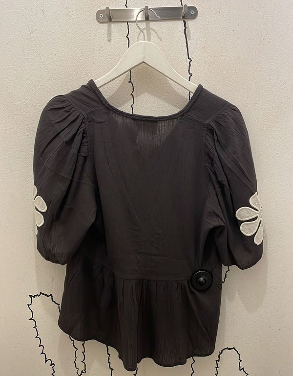 Leon & Harper embroidery blouse