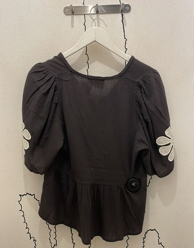 Leon & Harper embroidery blouse