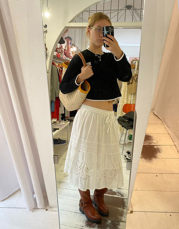 Open embroidery wide mini skirt
