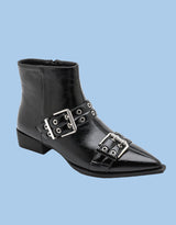 Pointed toe low buckle boots