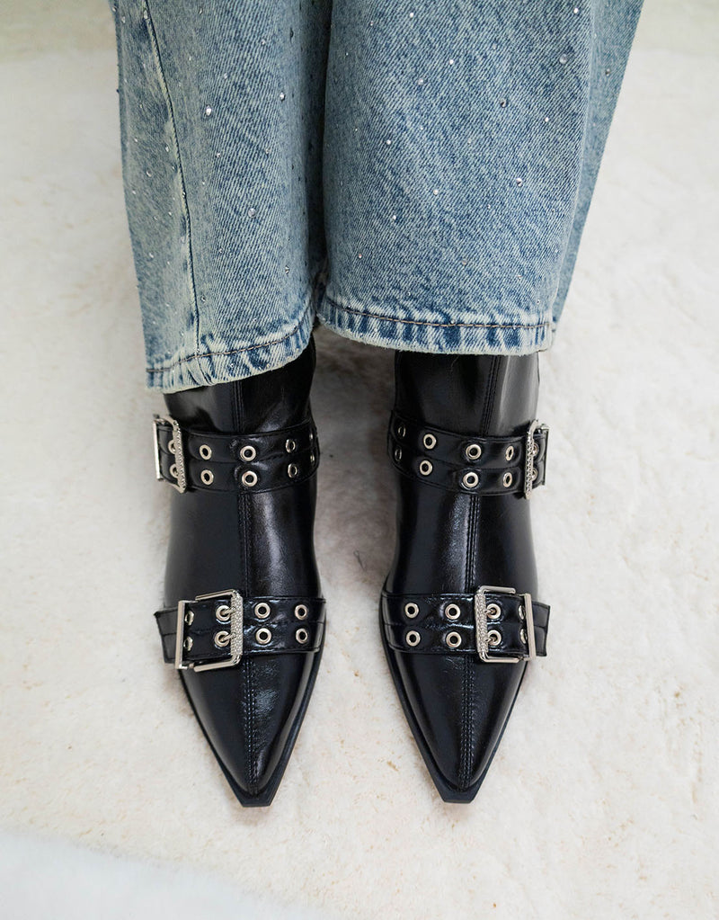 Pointedtoelowbuckleboots_Black_1