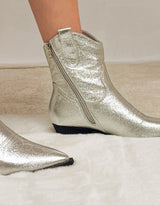 Western detail boots