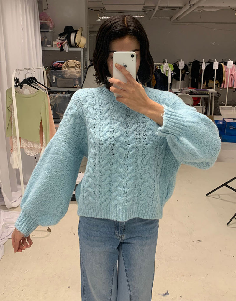 Knitted sweater I