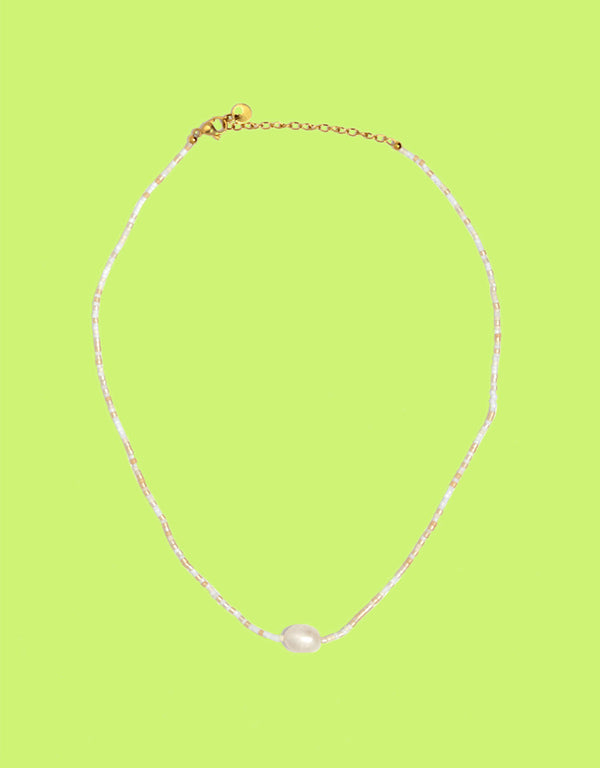 Central pearl necklace